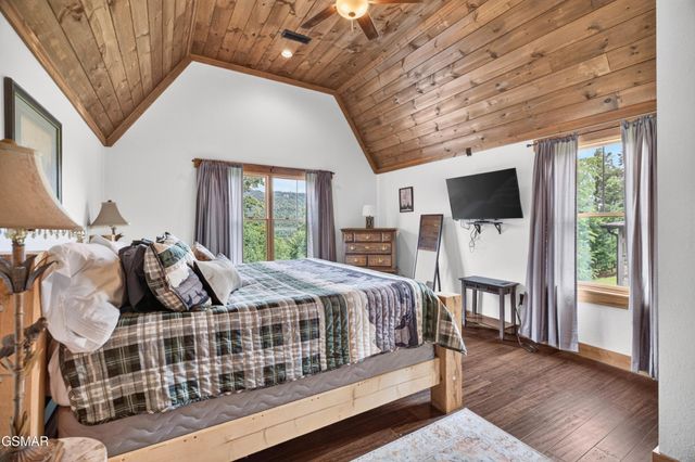 815 Wattle Blossom Drive, Gatlinburg, TN 37738