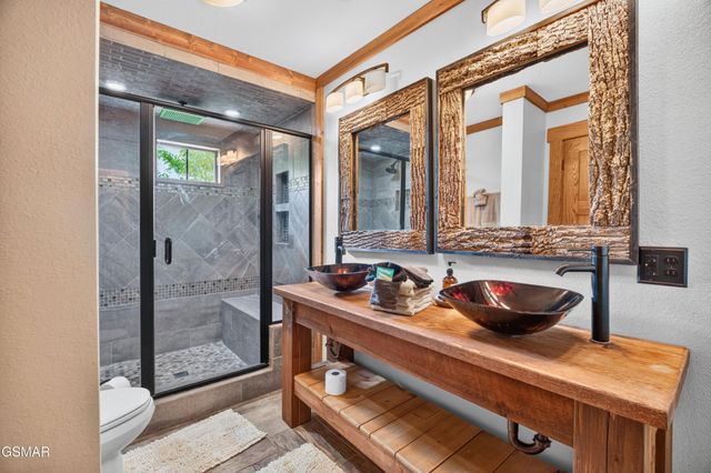 815 Wattle Blossom Drive, Gatlinburg, TN 37738