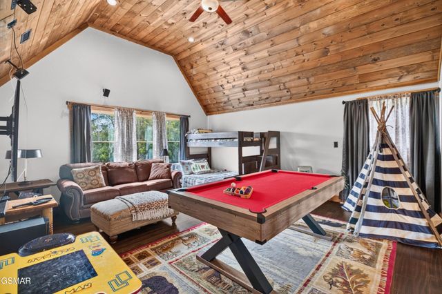 815 Wattle Blossom Drive, Gatlinburg, TN 37738