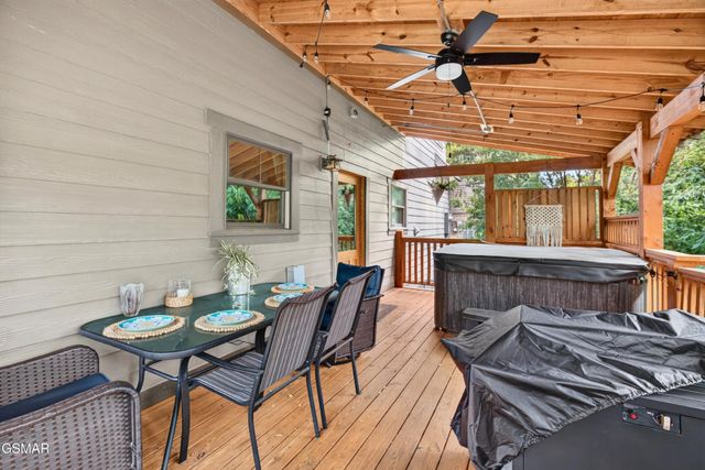815 Wattle Blossom Drive, Gatlinburg, TN 37738