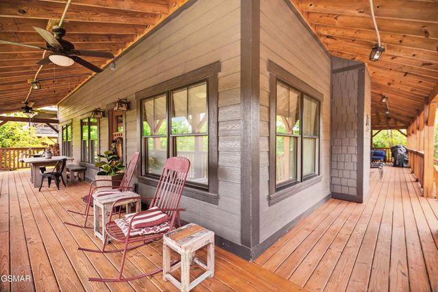 815 Wattle Blossom Drive, Gatlinburg, TN 37738