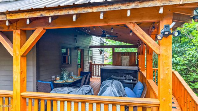 815 Wattle Blossom Drive, Gatlinburg, TN 37738