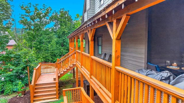815 Wattle Blossom Drive, Gatlinburg, TN 37738