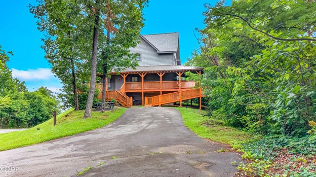815 Wattle Blossom Drive, Gatlinburg, TN 37738