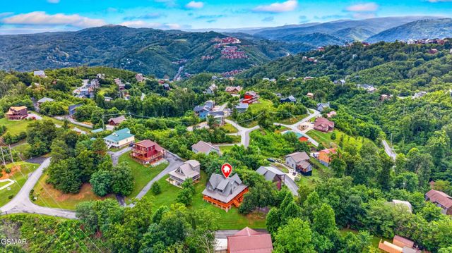 815 Wattle Blossom Drive, Gatlinburg, TN 37738