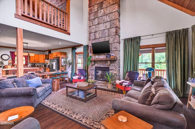 815 Wattle Blossom Drive, Gatlinburg, TN 37738