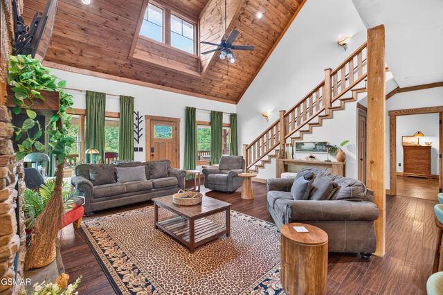 815 Wattle Blossom Drive, Gatlinburg, TN 37738