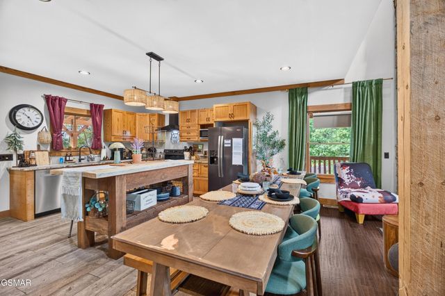 815 Wattle Blossom Drive, Gatlinburg, TN 37738