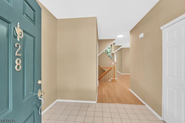 28 Kensington Dr, Randolph Twp., NJ 07869