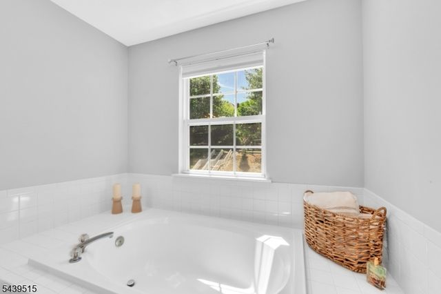 28 Kensington Dr, Randolph Twp., NJ 07869