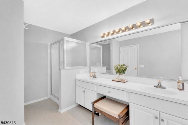 28 Kensington Dr, Randolph Twp., NJ 07869