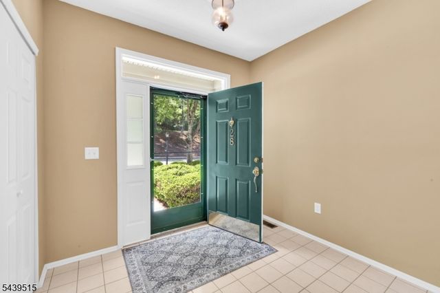 28 Kensington Dr, Randolph Twp., NJ 07869