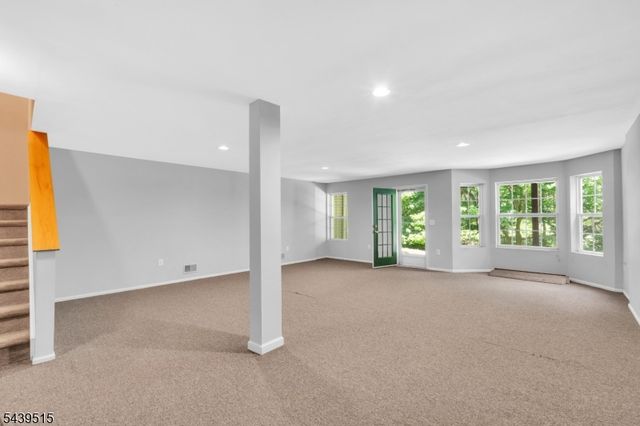 28 Kensington Dr, Randolph Twp., NJ 07869