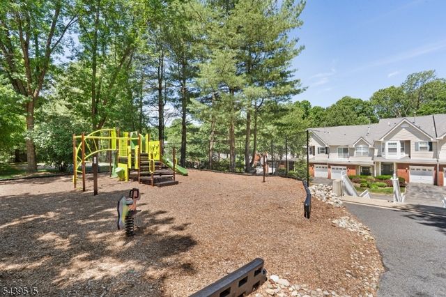 28 Kensington Dr, Randolph Twp., NJ 07869