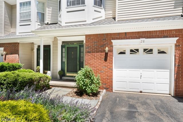 28 Kensington Dr, Randolph Twp., NJ 07869