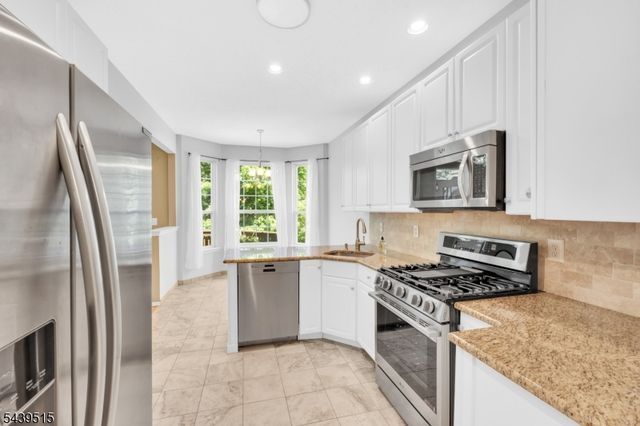 28 Kensington Dr, Randolph Twp., NJ 07869