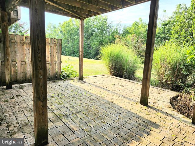 233 CREEKSIDE DR, Pottstown, PA 19464