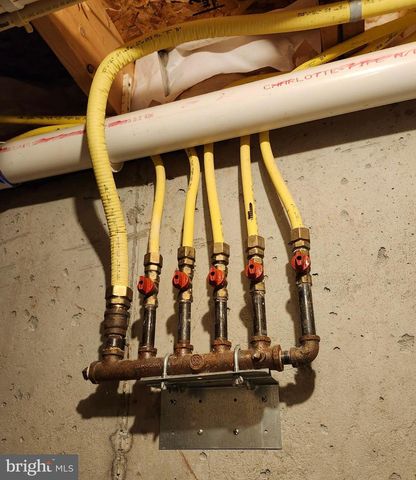 233 CREEKSIDE DR, Pottstown, PA 19464