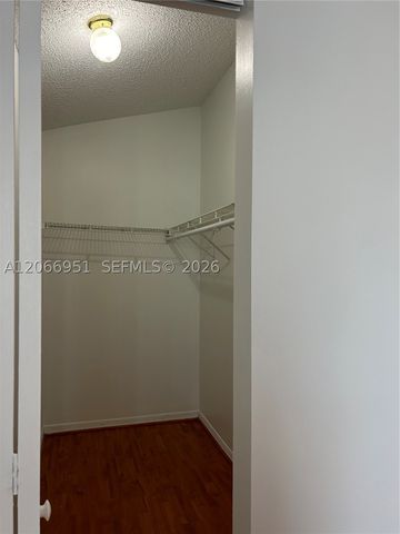 6245 KENDALE LAKES CR 215, Miami, FL 33183