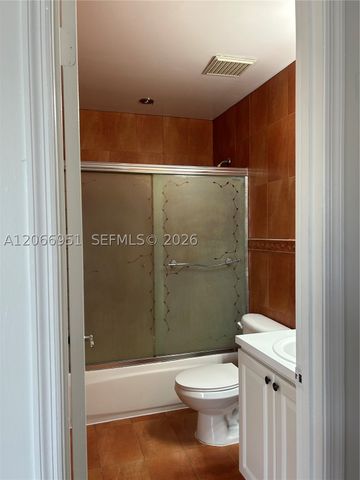6245 KENDALE LAKES CR 215, Miami, FL 33183