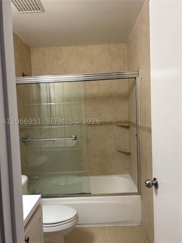6245 KENDALE LAKES CR 215, Miami, FL 33183