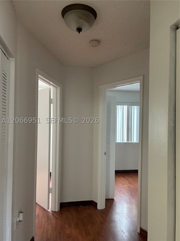 6245 KENDALE LAKES CR 215, Miami, FL 33183
