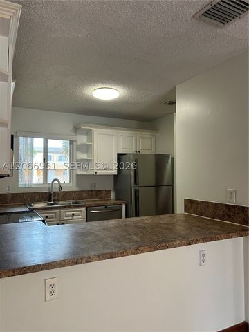 6245 KENDALE LAKES CR 215, Miami, FL 33183