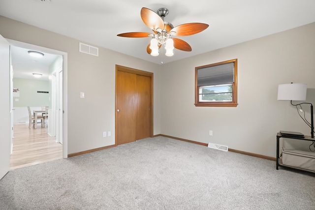706 N Farmington Dr, Derby, KS 67037