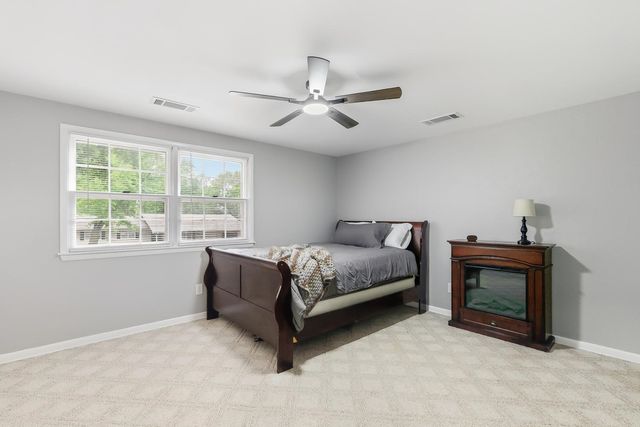706 N Farmington Dr, Derby, KS 67037