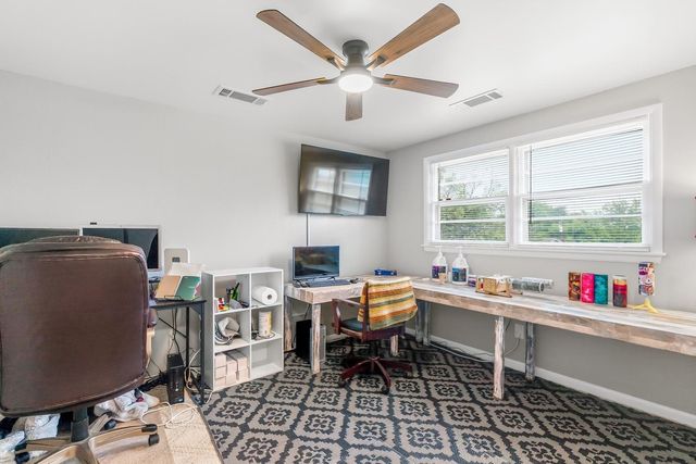 706 N Farmington Dr, Derby, KS 67037