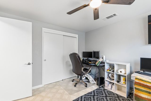 706 N Farmington Dr, Derby, KS 67037