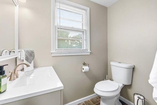 706 N Farmington Dr, Derby, KS 67037