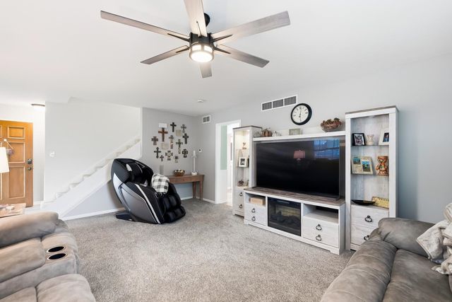 706 N Farmington Dr, Derby, KS 67037