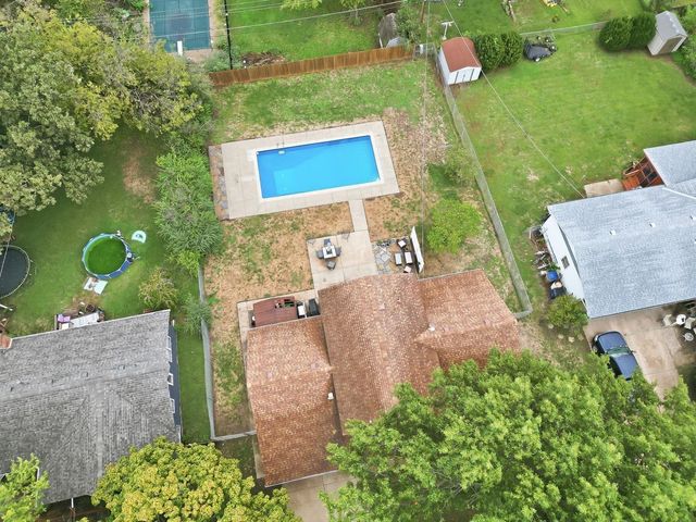 706 N Farmington Dr, Derby, KS 67037
