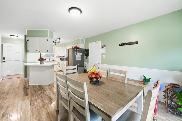 706 N Farmington Dr, Derby, KS 67037