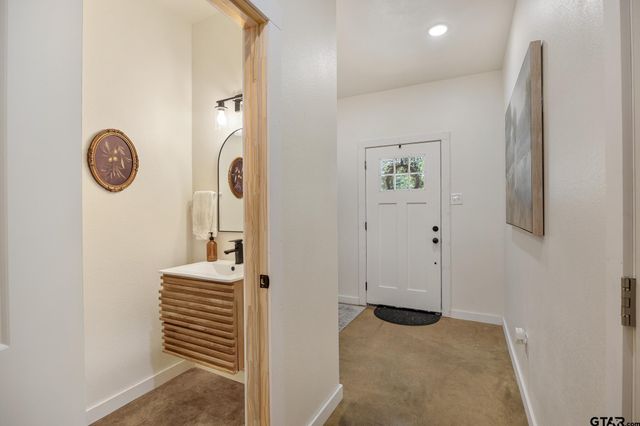 13366 Garden Lake Rd, Tyler, TX 75703