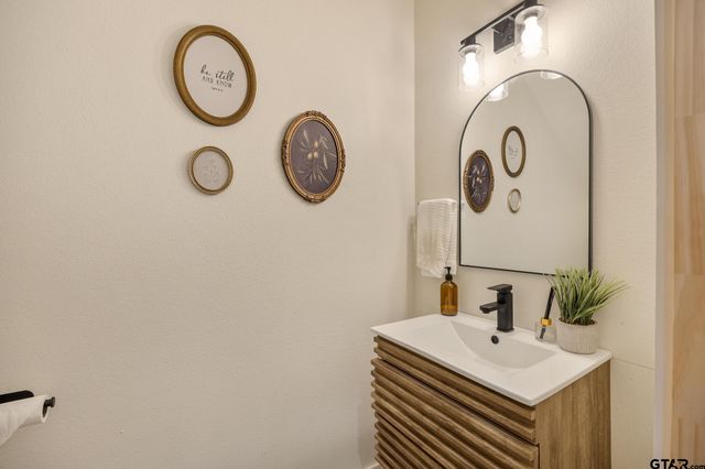 13366 Garden Lake Rd, Tyler, TX 75703