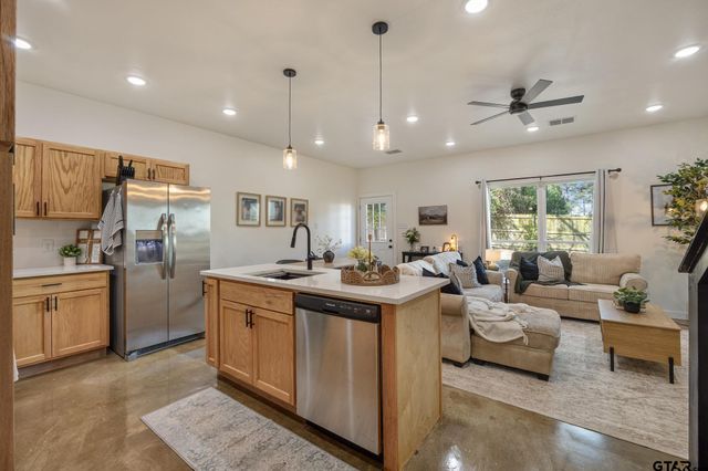 13366 Garden Lake Rd, Tyler, TX 75703