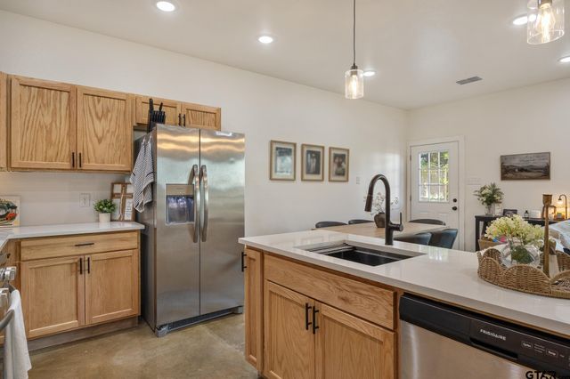 13366 Garden Lake Rd, Tyler, TX 75703