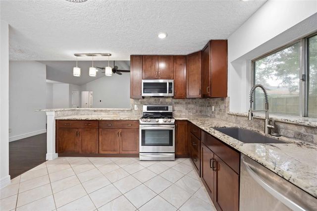 13514 Bridgepath Cove, Houston, TX 77041