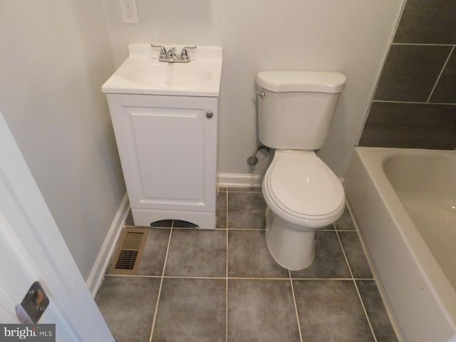 2943 W DIAMOND ST, Philadelphia, PA 19121