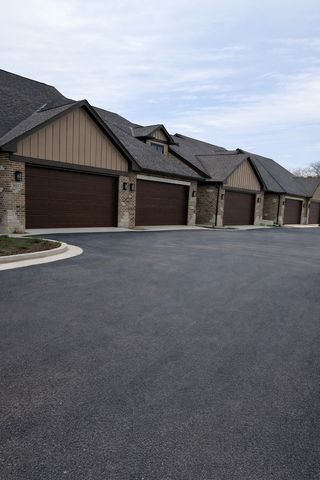 9037 W 111 Street, Palos Hills, IL 60465