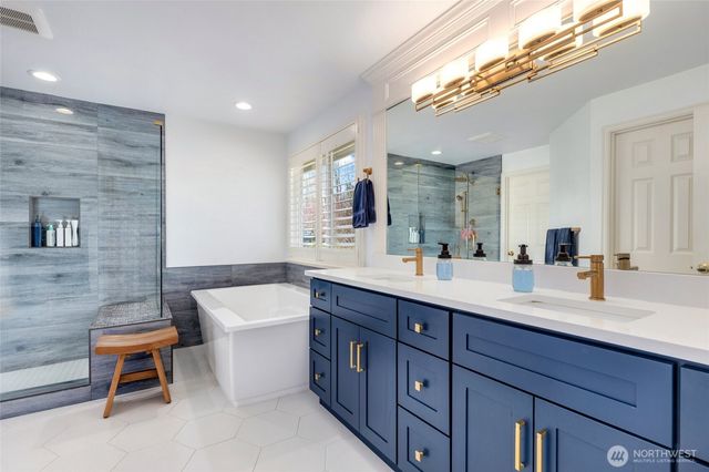 8012 NE 151st Court, Kenmore, WA 98028