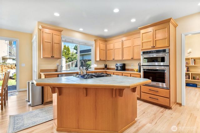 8012 NE 151st Court, Kenmore, WA 98028