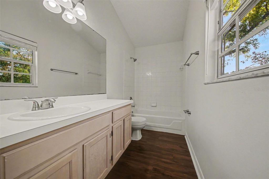 Image 14 of property listing at 1054 ROYAL OAKS DRIVE, Apopka, FL 32703