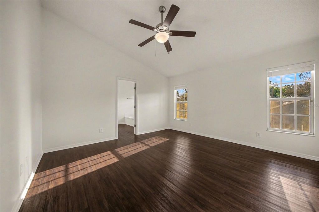 Image 7 of property listing at 1054 ROYAL OAKS DRIVE, Apopka, FL 32703