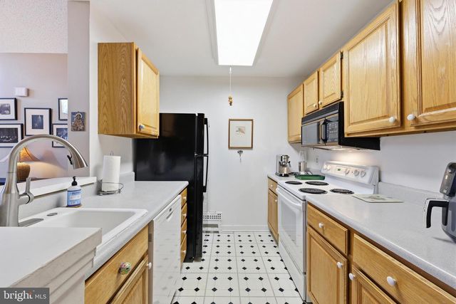 706 AUGUSTA CIR, Mount Laurel, NJ 08054