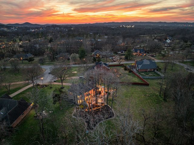 9422 Berkshire Ct, Brentwood, TN 37027