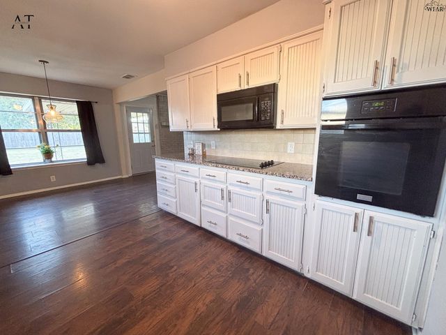 1302 DANBERRY STREET, Burkburnett, TX 76354