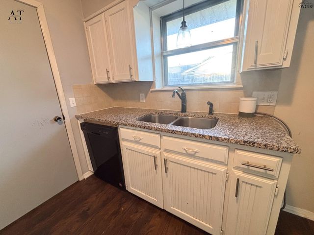 1302 DANBERRY STREET, Burkburnett, TX 76354